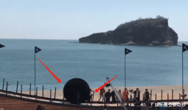 [Angelababy]谁还记得《跑男》“大黑球”事件？杨颖无名指永久损伤，粉丝心疼不已