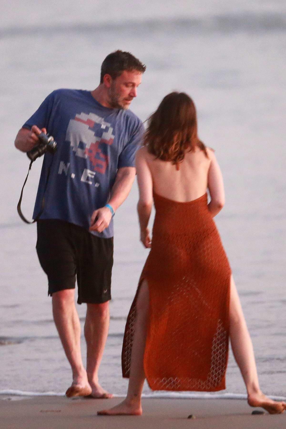 粉底液|阿黛尔暴瘦近照又双叒惊呆全世界!网友完全认不出:你到底是谁!