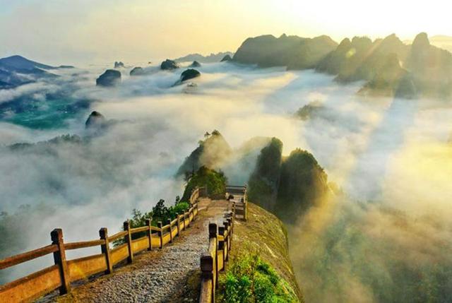 人际关系|生肖猴遇到这种人，这辈子都别想发大财！“能躲则躲”！