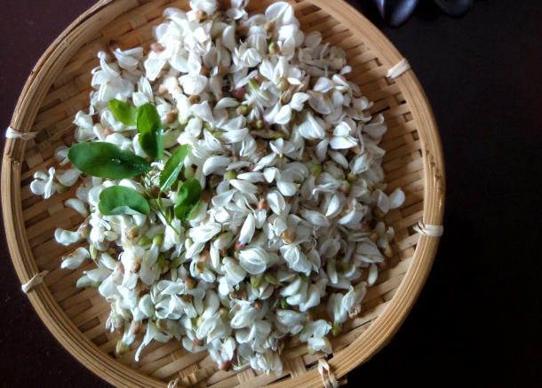 炒鸡蛋@5种花能当菜吃，花朵摘下来，炒鸡蛋喷香！