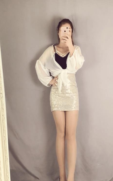 紧身裙美女自拍都爱穿上高跟鞋，是可以显得身材好看吗？！魅惑十足