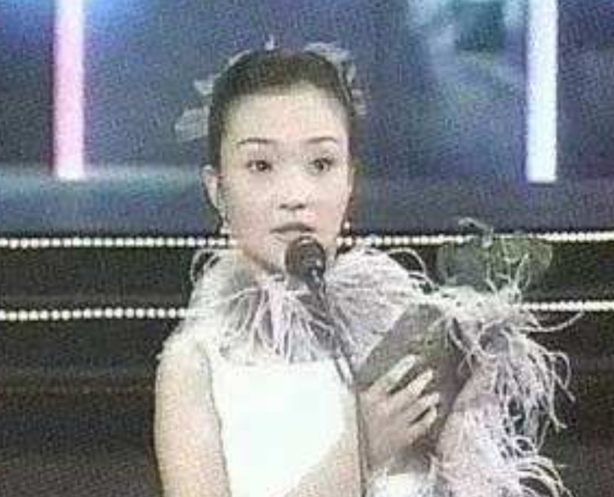 李小璐|李小璐回应过往风波,直言还没走出来,自认如今感情全在甜馨身上
