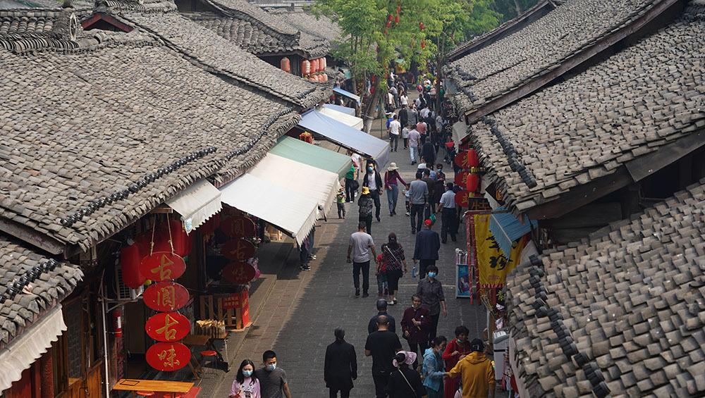 金顶▲五一小长假第一天,阆中古城游客稀少,住宿实惠,每天不到100元