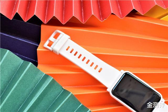 高通骁龙|荣耀手表ES实际体验如何：1.64英寸大屏，丰富健康监控管理