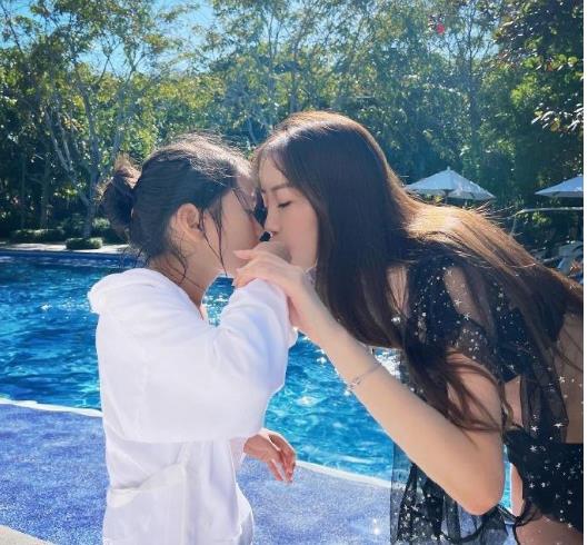 孙悦|不理离婚传闻，孙悦娇妻陈露游泳秀身材，两人真的散了吗？