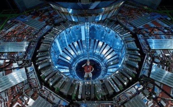 『粒子加速器』英国教授不信“邪”,用粒子加速器验证“鬼”时候存在!结果……