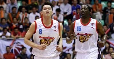 深圳男篮：他是CBA第一外援! 在CBA效力时间最长, 如今退役成深圳教练!