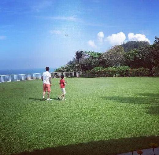 「」晒晒李嘉欣在香港的豪宅，49岁还被老公当公主宠，装修太温馨了