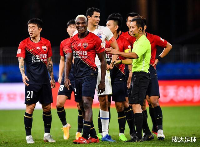 中超|一场0-0让中超土豪绝望！今晚无缘争冠区，27岁外援气疯主帅