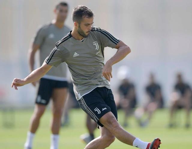 巴塞罗那@2150万！皮亚尼奇空降巴萨，双方态度达成一致