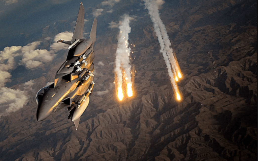 『美国』美国确诊人数突破93万！美军突然发动猛烈空袭，打响海外第一枪