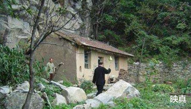 映真|终南山侯大师：隐居30年住毛坯房、吃清水煮菜，现在家人认不出