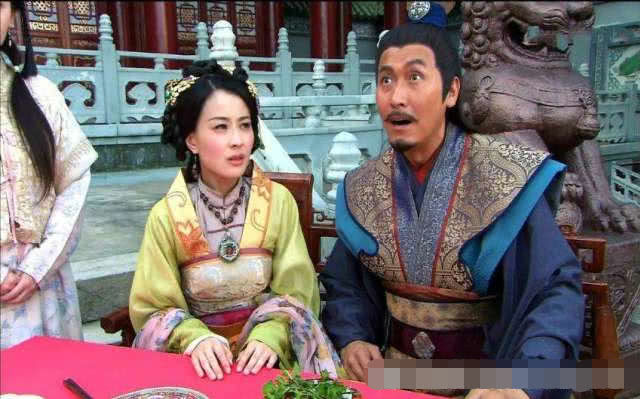 朱元璋■朱元璋剥桔子给儿子，儿子很开心，母亲：快跑吧，你爹要你命！