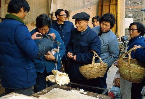 人民币|1980年的工资100元，相当于现在多少钱？看完终于明白为啥穷了