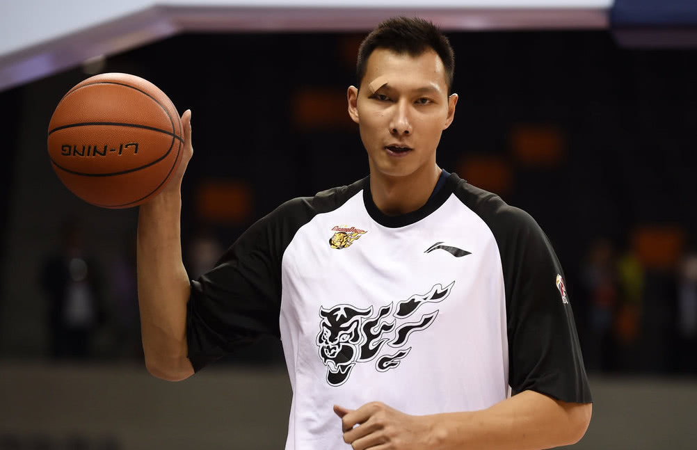 『易建联』易建联真实实力究竟如何?看完NBA四大名宿的评价,你就懂了!