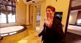 美国网红豪掷一亿买下一万平城堡，网友：在深圳只够买500平