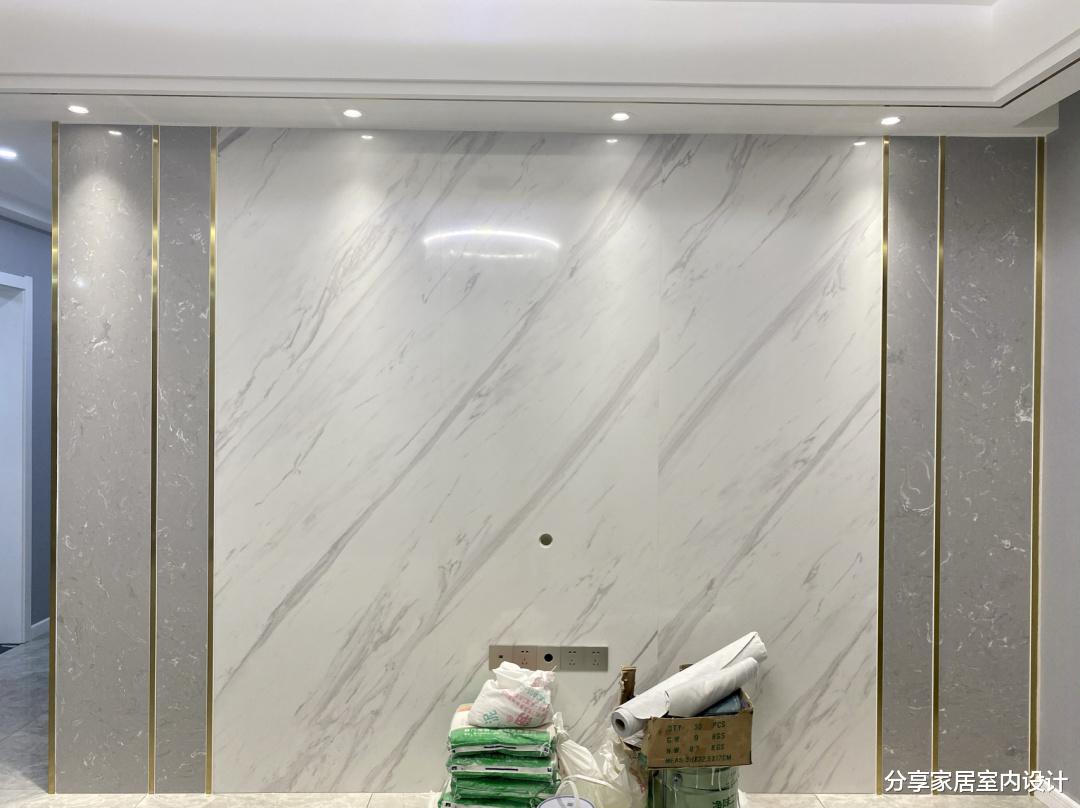 |看她家新房，保洁做完还没家具就很漂亮，墙面刷灰色耐看又耐脏！