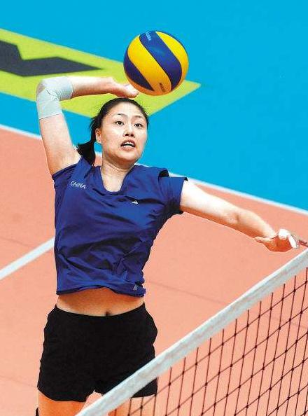 『女排』中国女排名将嫁美国白人，住豪华别墅，为9月大女儿庆生