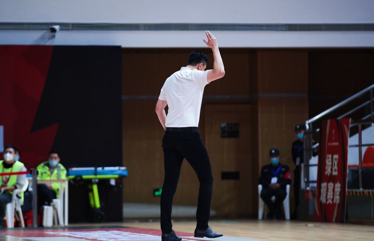 广东男篮|疯狂！广东21分大逆转终结浙江10连胜，杜锋2秒连吃2T遭逐创历史