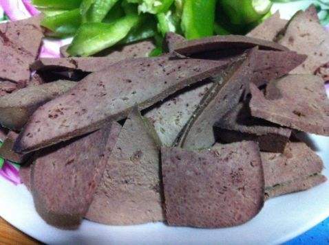 肝脏|肝不好的人，可以多吃4样食物，修复肝细胞，让肝脏能干净健康