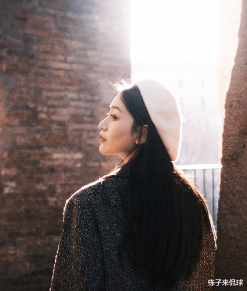 「黄景瑜」黄景瑜剧中妹妹一直是脏辫造型，当她拉直长发后，网友开始心动了