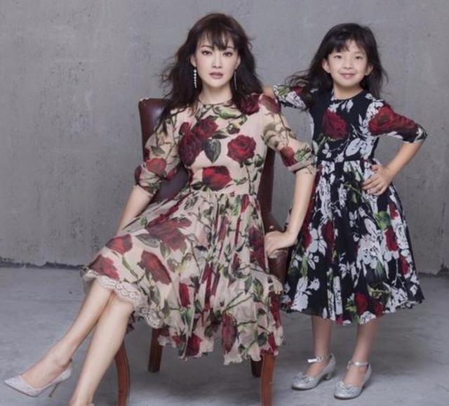 牛莉|春晚常青树牛莉，在当红时期却选择退出，看到她老公实力就明白了