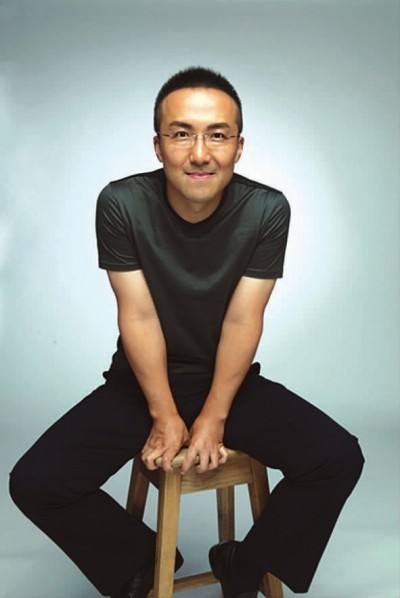 「张萌」张萌老公接机被马赛克打的一点不剩，耀客老板不配露脸吗