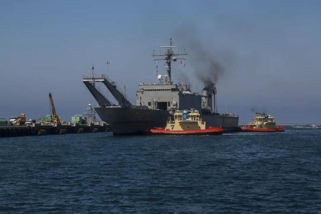 海警船：爆发激烈冲突，4000吨海警船对峙护卫舰，专家：海战或已无法避免