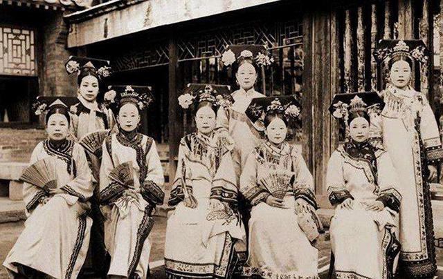 溥仪|大清灭亡，漂亮格格都嫁给了谁？你认识的明星很多都是皇室子孙