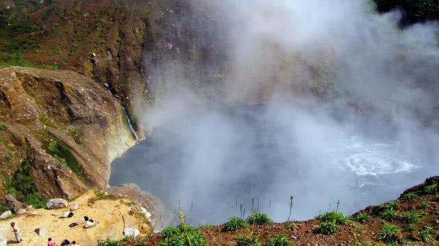 【】5大致命湖泊给人类一个警告：水能载舟，亦能覆舟