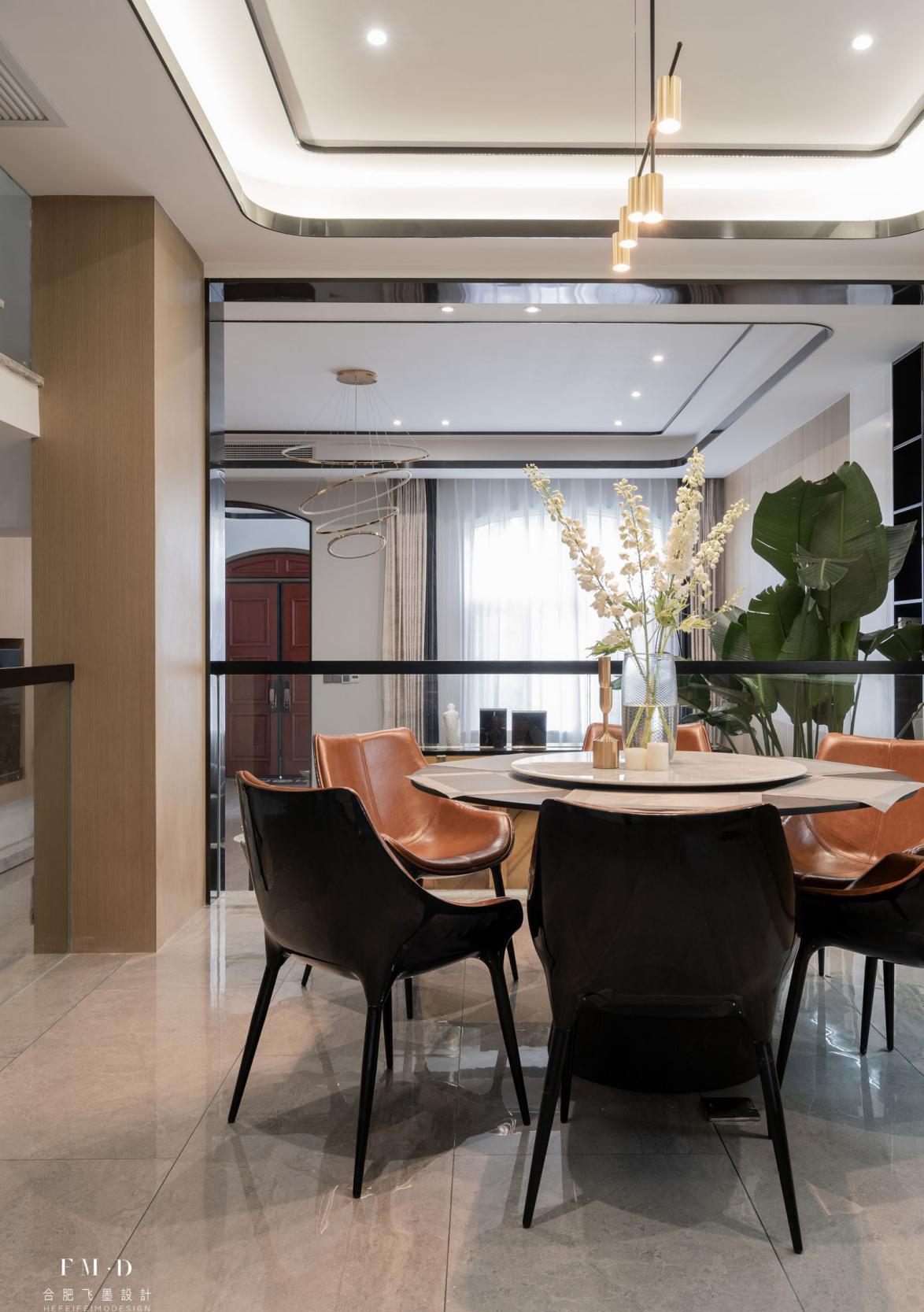 |吊顶走石膏线真看不上，沿顶面走2圈金属线条，上档次现在正流行