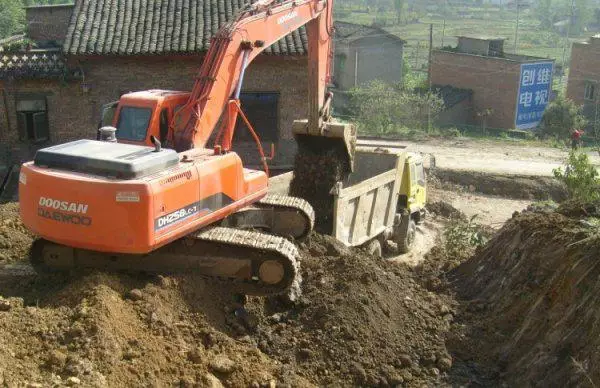 『』回老家建房,三层主体花了24万,自己做监工,总体很满意!