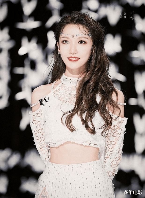 『创造营2020』创3姜贞羽因伤病遗憾退赛,两大官微转发安慰,跟陈欣叶差距真大