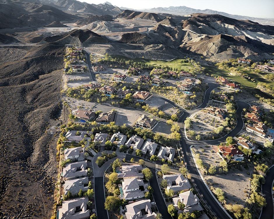 『央行』首次突破25万亿美元！美国又想转嫁危机给他国，中国央行再次出手