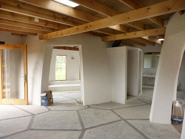 狂派舞|铺啥地板地砖啊,加了框架的水泥地,不花几个钱才是真百搭!