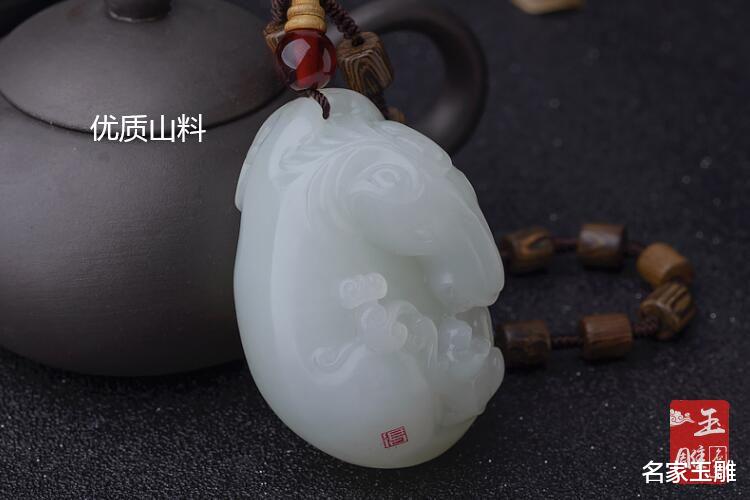 文玩|山料和籽料的区别是什么？和田玉山料有价值吗？