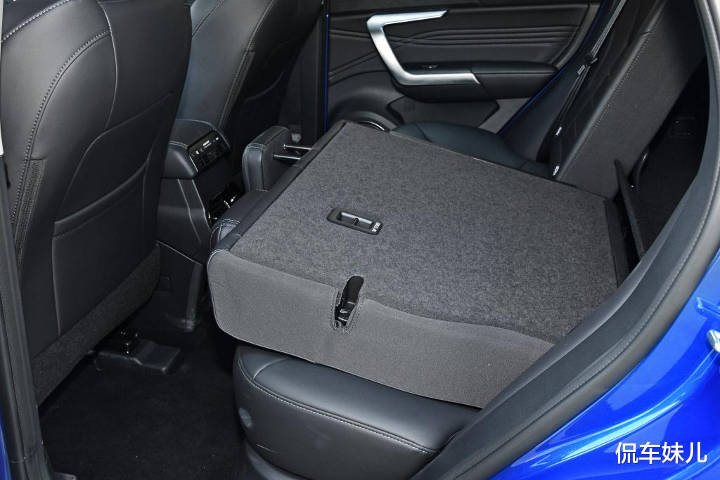 SUV|12万多就能买的“高端车”，配10个音响+移动物体监测，破百6.6秒