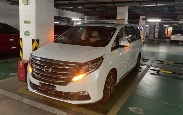 「头等舱」换个车标能卖爆，双电侧门+老板座舱，比埃尔法还舒适，被低估了