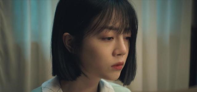 瞄准|《瞄准》穿帮细节亮瞎观众，盲人女主涂护甲油太出戏了