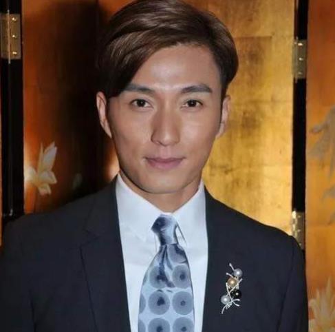 赌王|“长得太帅”被赌王三房女何超云看中，入赘6年后，他们的现状如何？