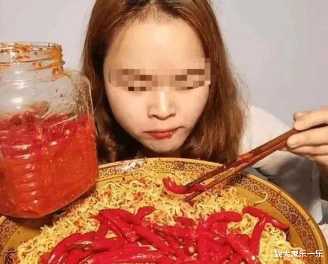 龙虾|网红吃播有多假？辣酱是果汁，龙虾是塑料，有时候连人都是假的