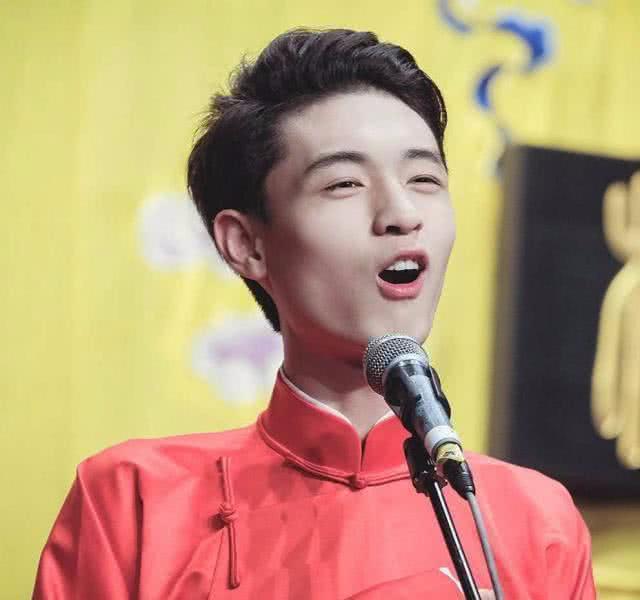 郭德纲：德云社为何急于捧火秦霄贤，郭德纲如今的困难，原来只有他能解决