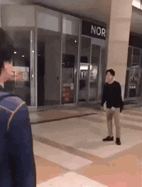 杨幂|“杨幂脚臭的梗是怎么传开的呢？不会真有人闻过吧...”哈哈哈