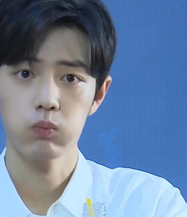 肖战|继赵丽颖喝水后肖战也陷入了“喝水门”,人红千万别喝水!憋住!