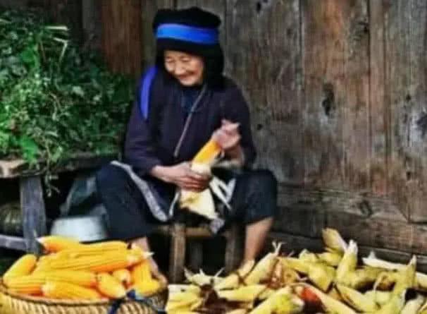 心理测试：你最想帮助下面哪位老奶奶？测你心里最牵挂的人是谁