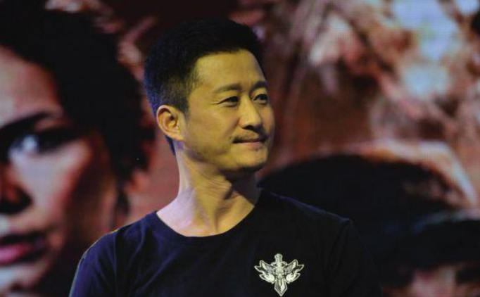 吴京▲当年嫌弃吴京配不上她，抛弃吴京转身嫁给富豪，如今成卖鱼大婶