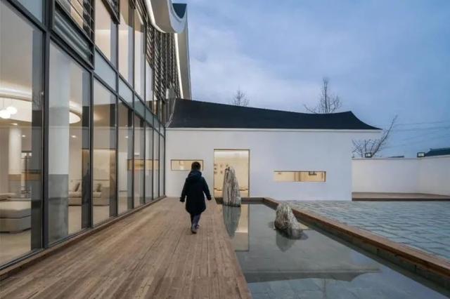 水帘洞：371m2现代极简别墅，舒适文艺的空间，安静惬意舒适