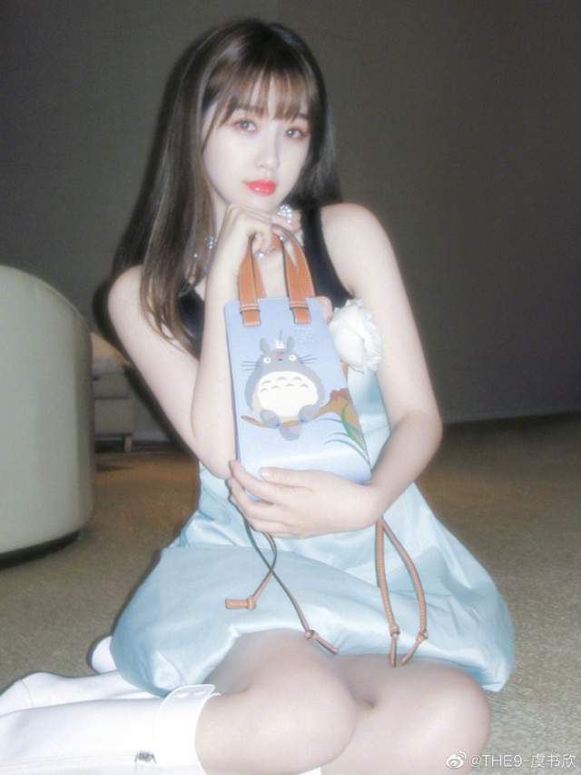 微电影 明星有特权？虞书欣封城当天就溜走，不用隔离就要到上海青岛？