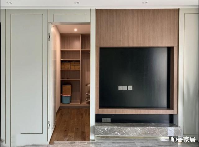 姐姐|去姐姐家参观，电视墙后隔出2㎡当杂物间，这么机智我也要照着装