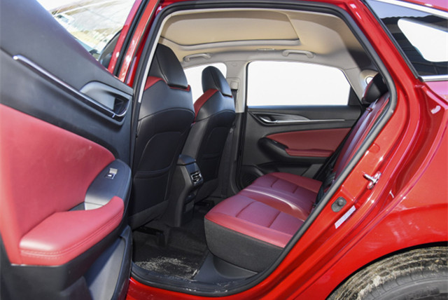 长安逸动|时隔三年又成功了！它比思域漂亮十倍，30天狂甩16702辆